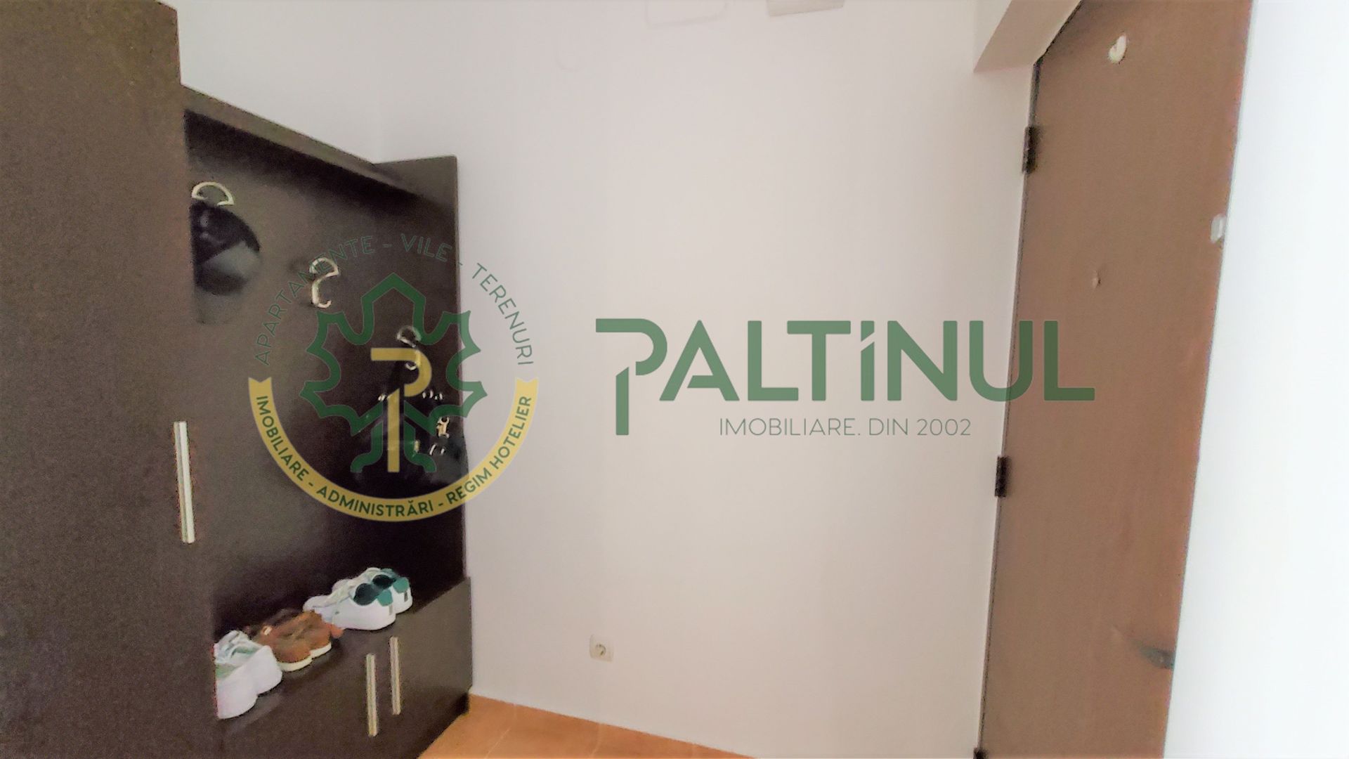 Apartamemt 3 camere et. 2,  balcoane 2, loc parcare 2 pe  Brana