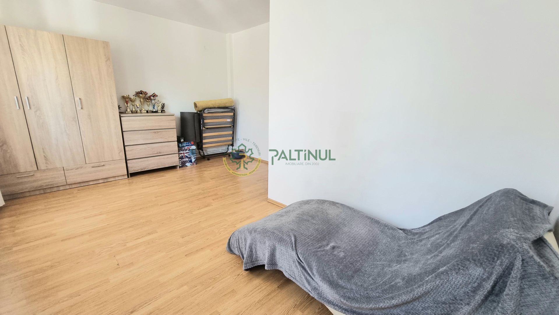 Apartament 3 camere , parter, loc de parcare – zona 3 Stejari