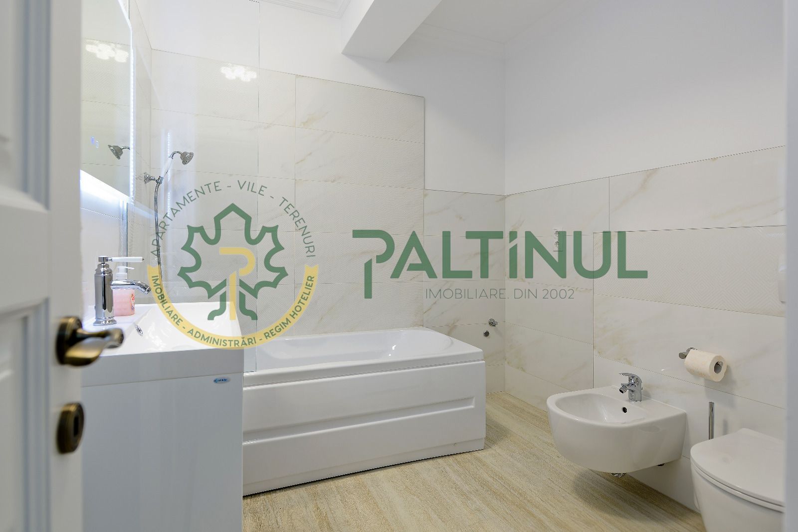 Apartament 3 camere ultrafinisat, 89 mp utili, Centru Sibiu – parcare și terasă