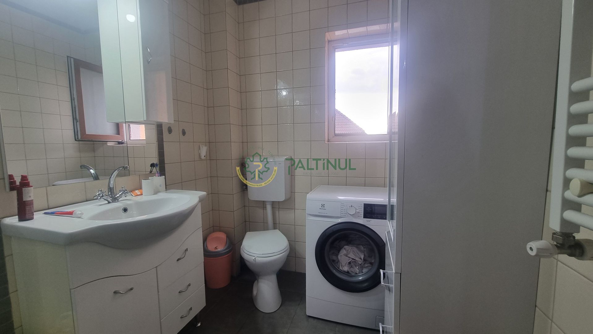 Apartament 2 camere Calea Cisnădiei et. 3 cu balcon, terasa,parcare