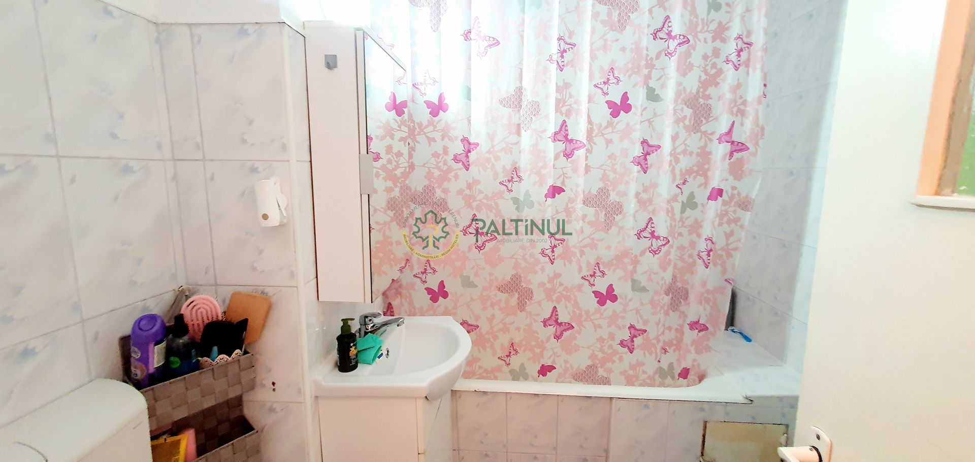 Apartament cu 3 camere, zona Terezian