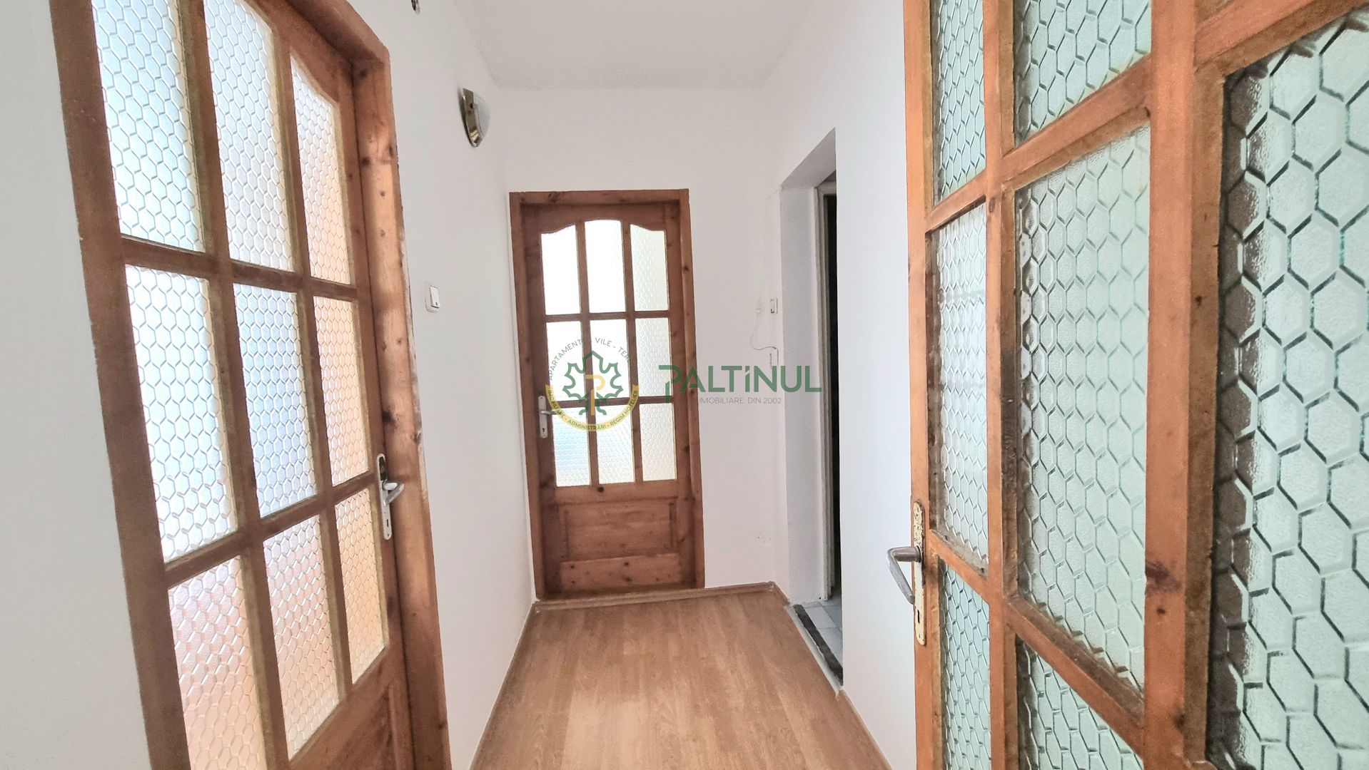 Ap. 3 camere cu balcon si 2 bai Valea Aurie