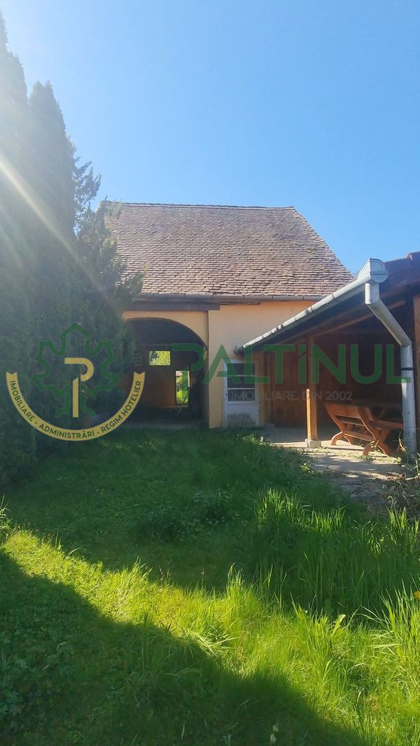Casă de vânzare în Cisnădioara, curte mare și vedere spre munte