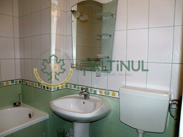 Apartament 3 camere,  zona Vasile Milea
