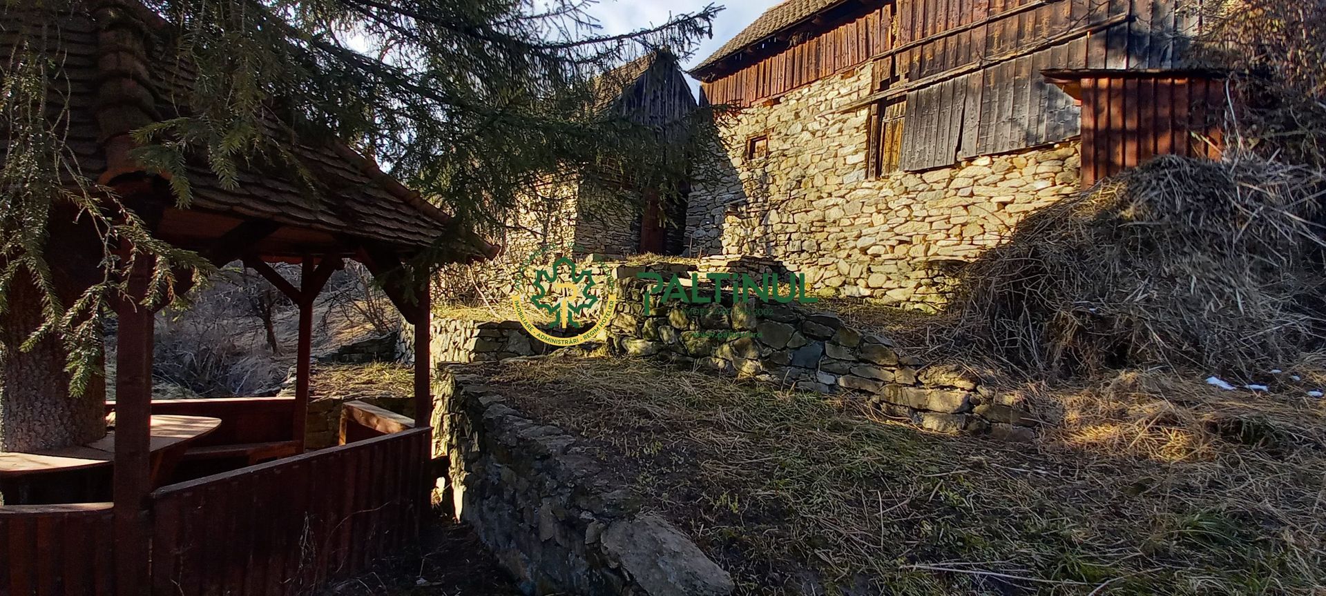 Casa cu 3 camere si anexe, la marginea raului, loc. Rod – Saliste