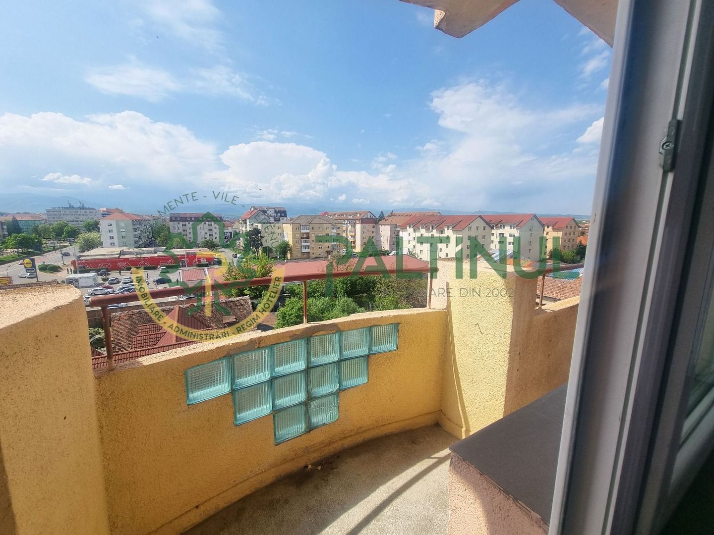 Apartament 3 camere, 2 băi, balcon, lift – Terezian, str. Lungă, 73 mp