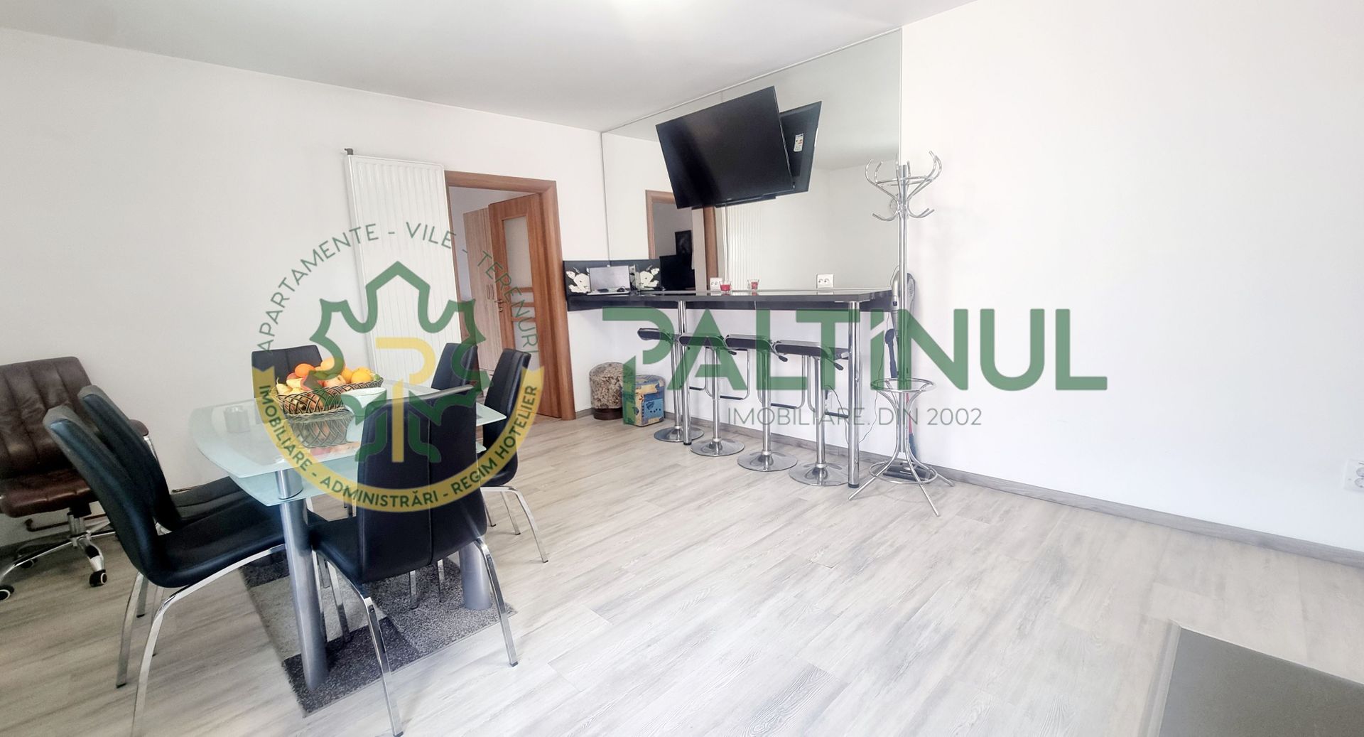 Apartament la casa cu  3 camere, curte-Piata Cluj