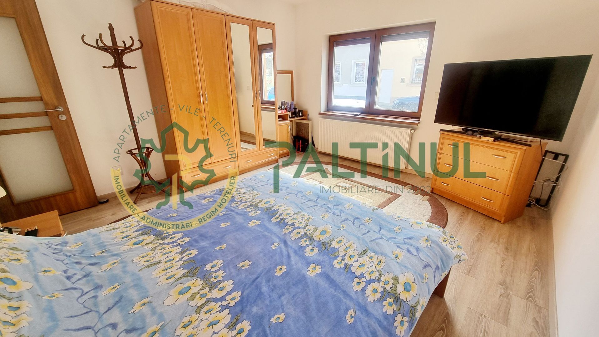 Apartament la casa cu  3 camere, curte-Piata Cluj