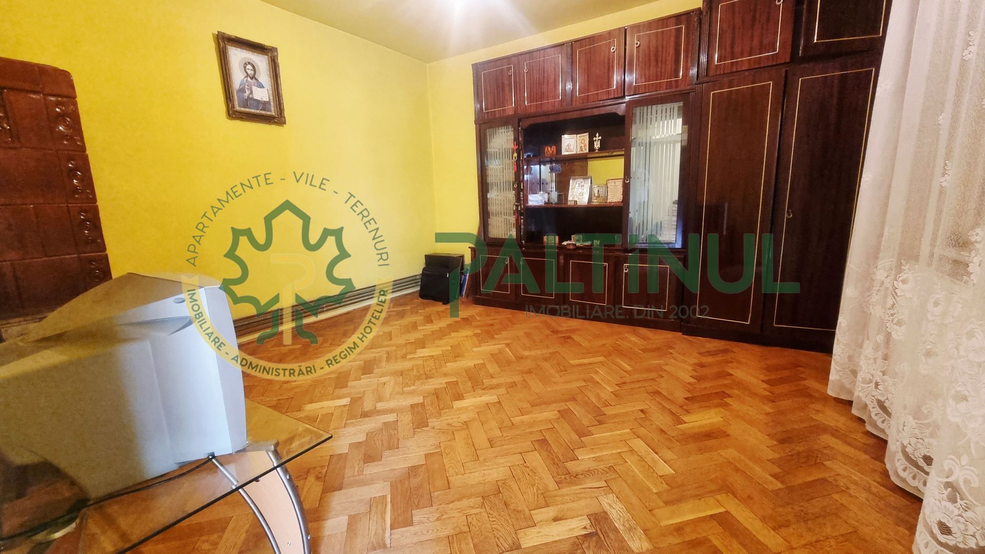 Casă singur în curte, 363 mp teren – zona Record, 2 intrări, anexa, trifazic
