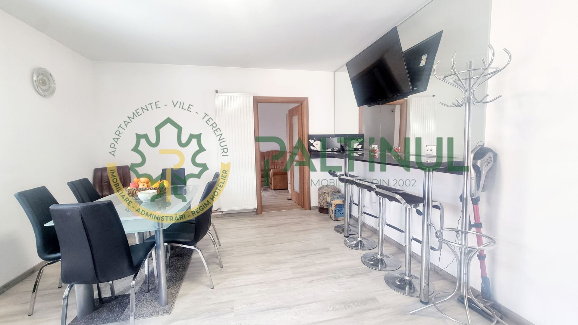 Apartament la casa cu  3 camere, curte-Piata Cluj