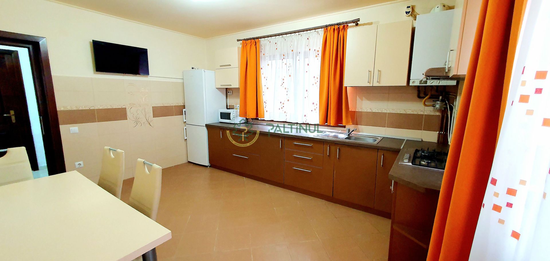 Apartament la casa cu 2 camere, zona Selimbăr