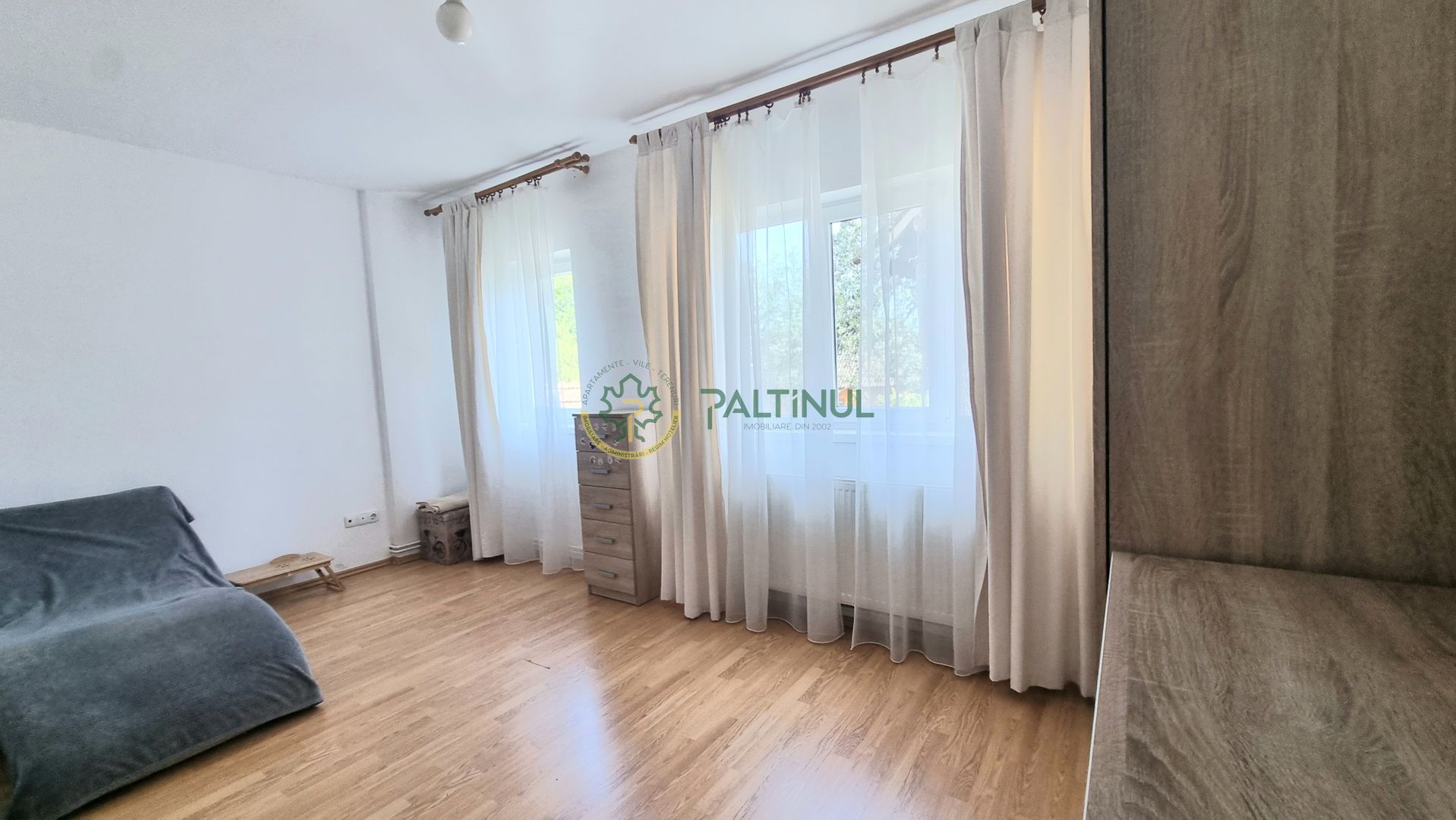 Apartament 3 camere , parter, loc de parcare – zona 3 Stejari
