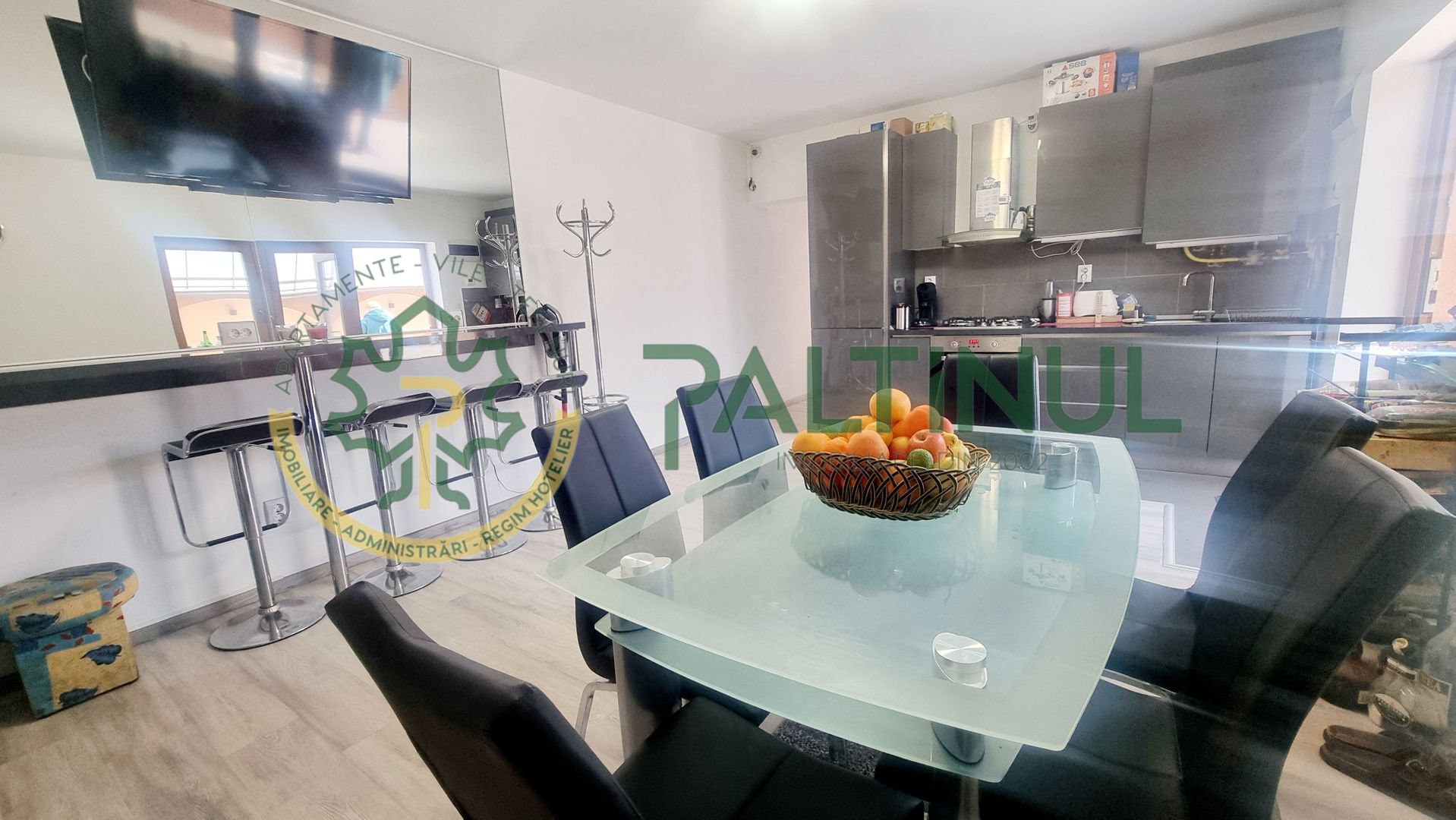 Apartament la casa cu  3 camere, curte-Piata Cluj