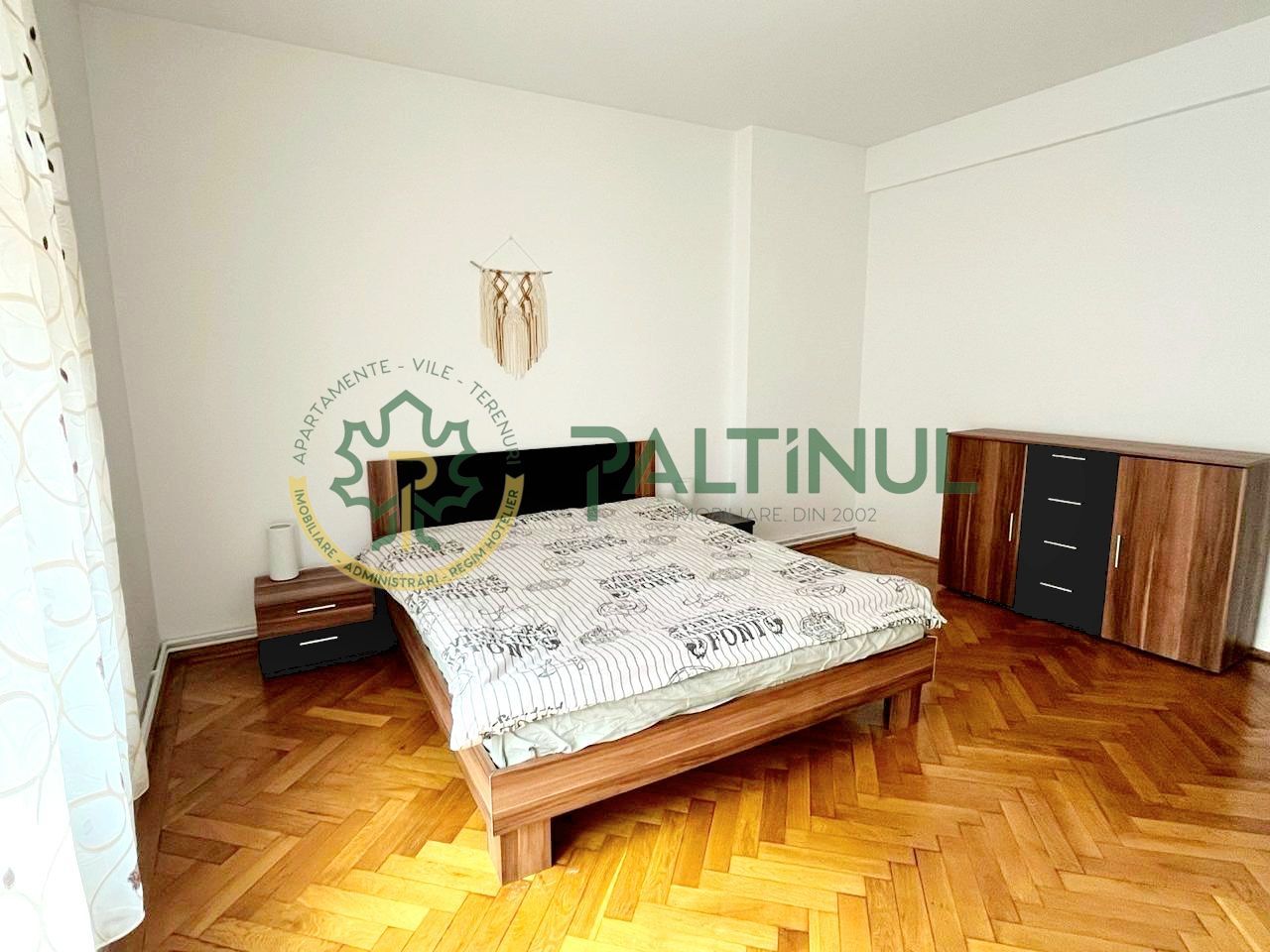 Apartament la casa cu 3 camere, zona Centrala