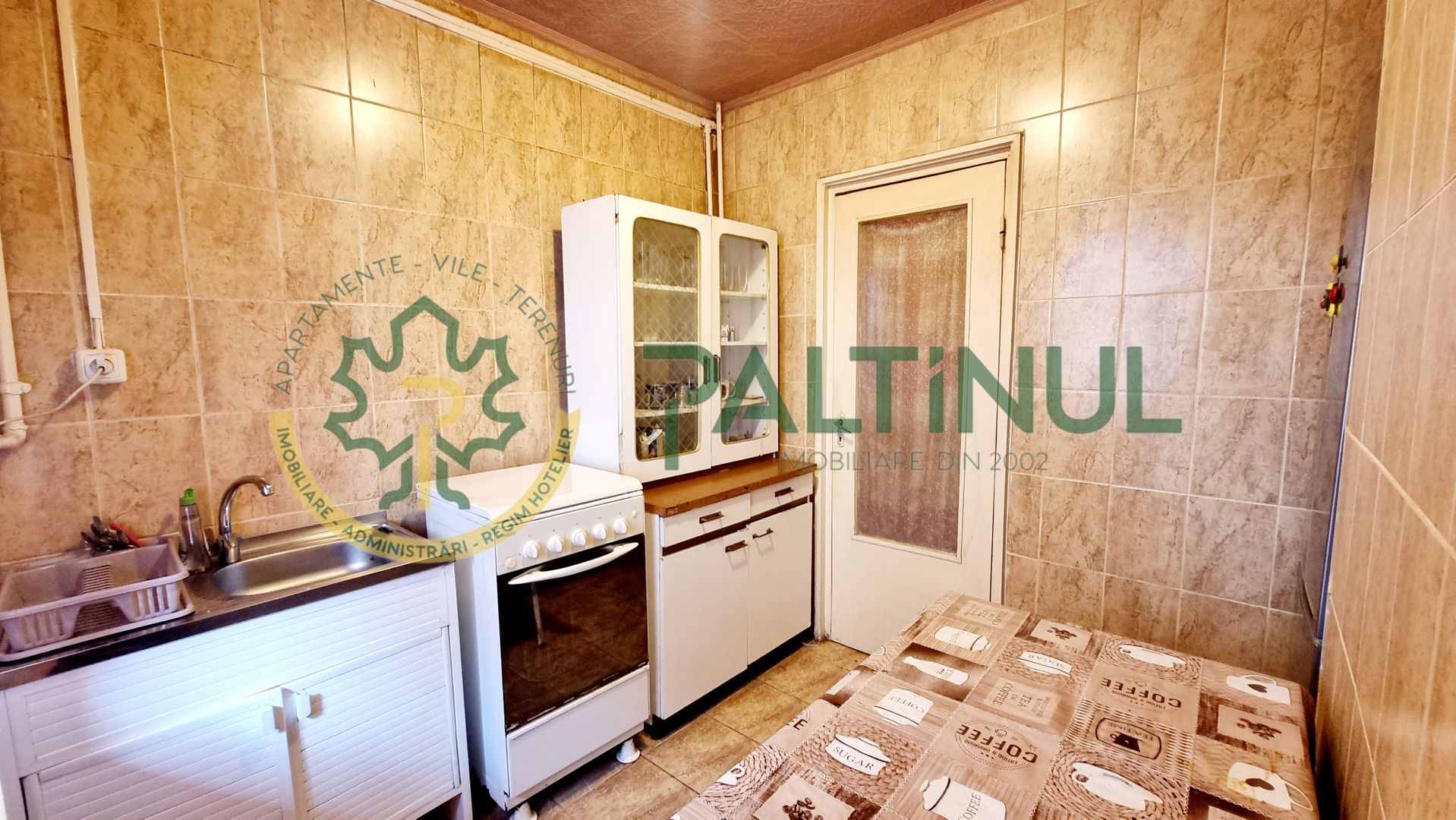 Apartament 3 camere Vasile Aaron, decomandat cu balcon, etaj 4/10, pivniță