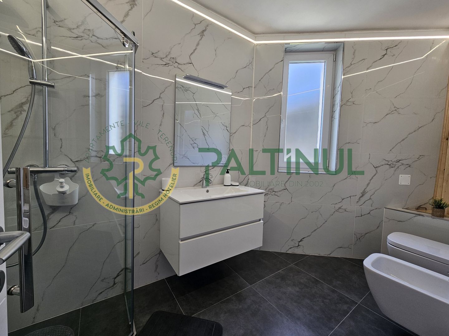 _0TRIEgb_rW0pzR530ys7_DyFNeAtw3IUNZ55sgTGnc