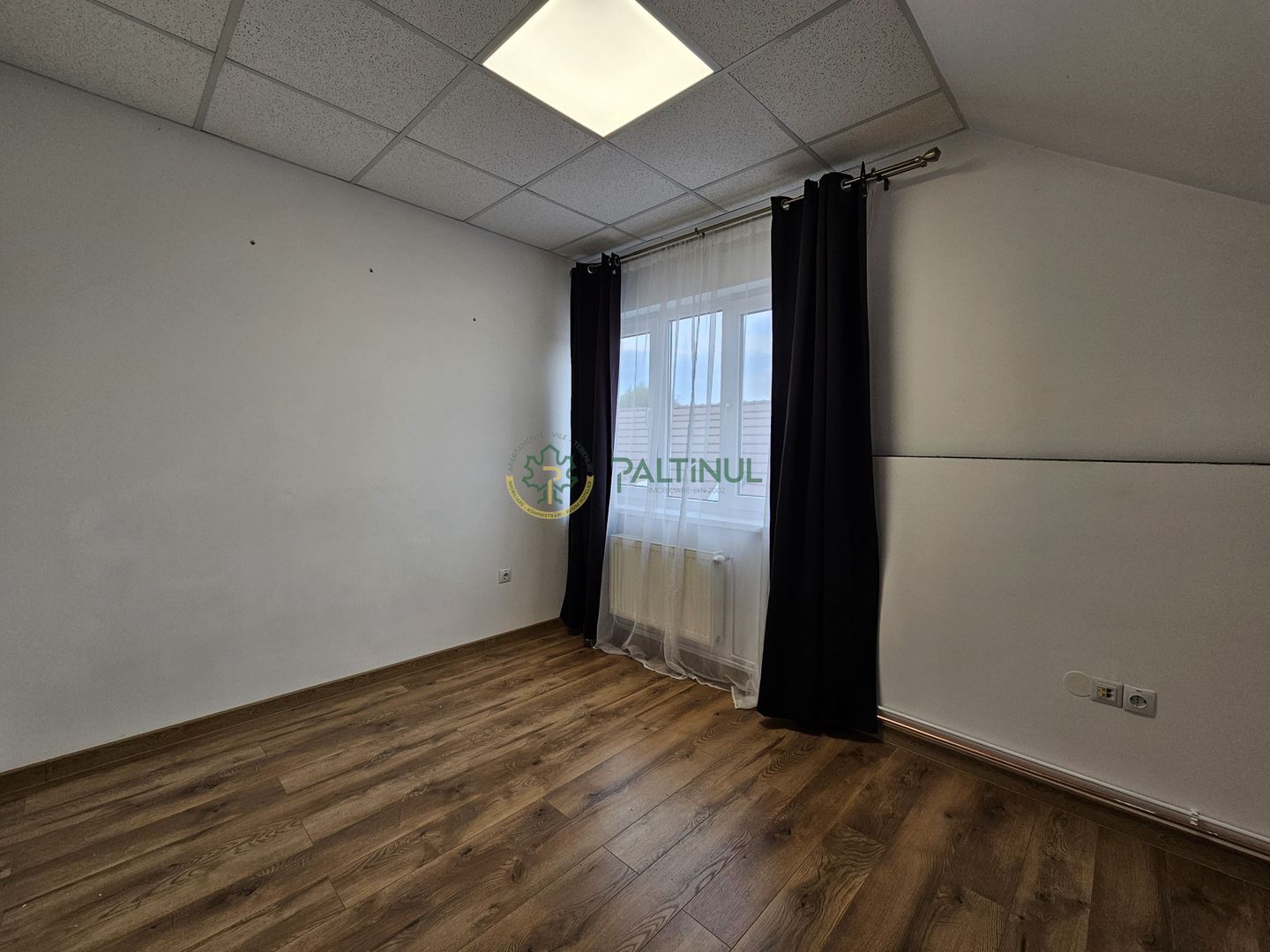 Apartament multifuncțional Trei Stejari,