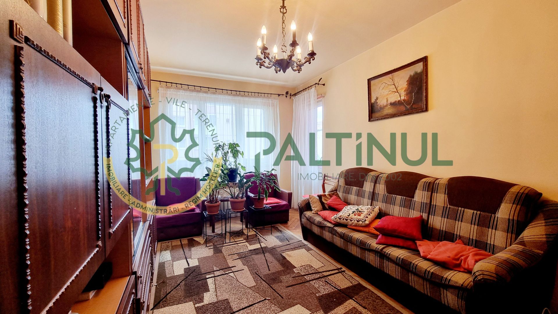 Apartament 3 camere Vasile Aaron, decomandat cu balcon, etaj 4/10, pivniță