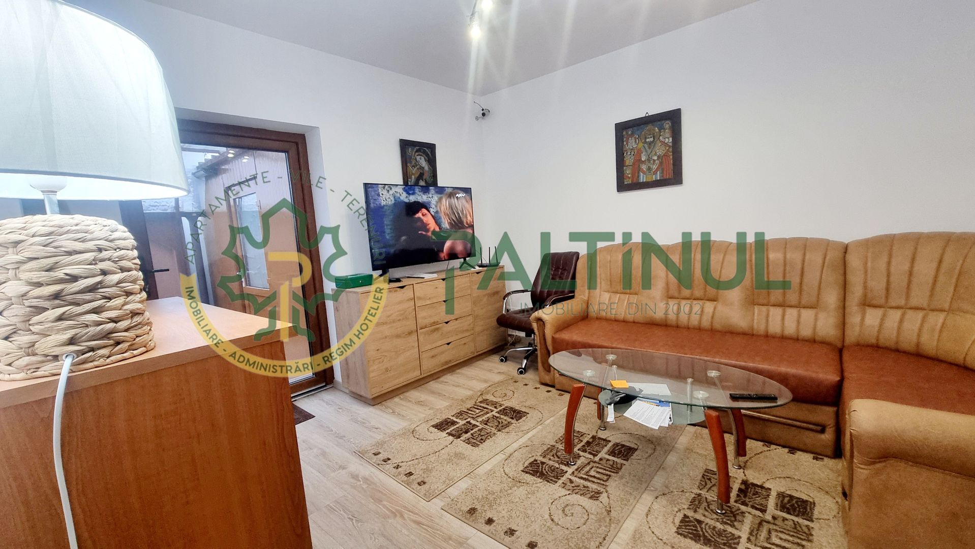 Apartament la casa cu  3 camere, curte-Piata Cluj