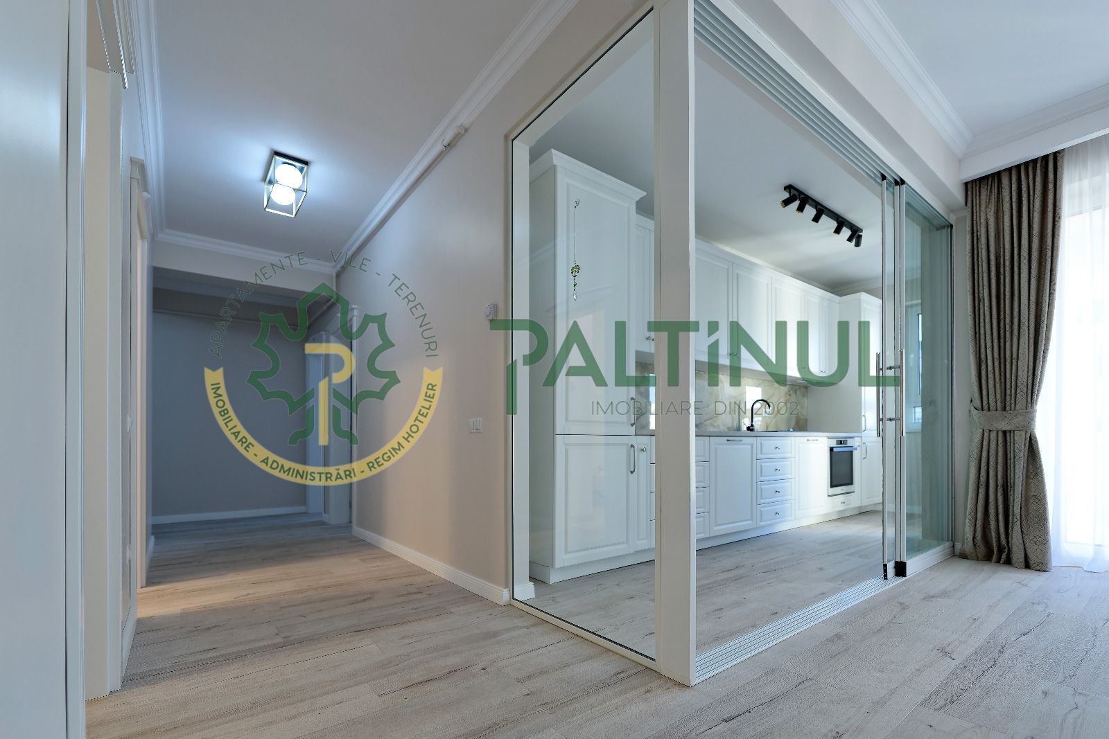 Apartament 3 camere ultrafinisat, 89 mp utili, Centru Sibiu – parcare și terasă