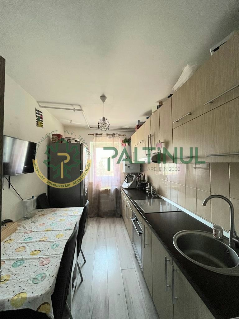 Apartament cu 3 camere cu balcon et. 4 Scoala de Inot