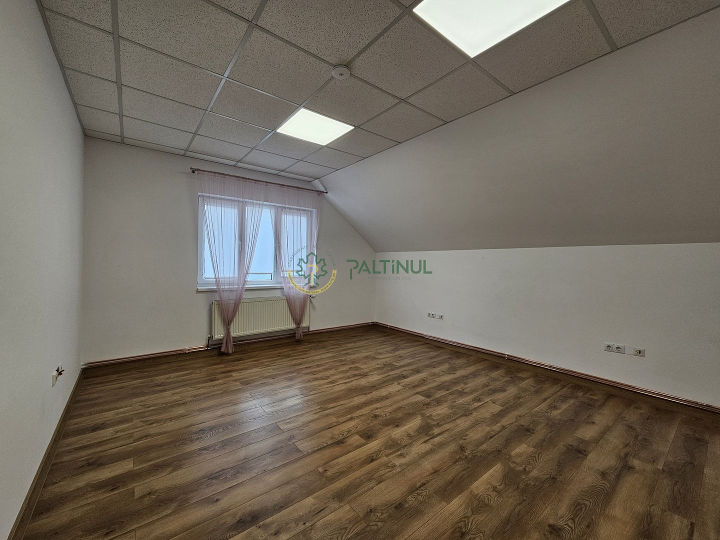 Apartament multifuncțional Trei Stejari,