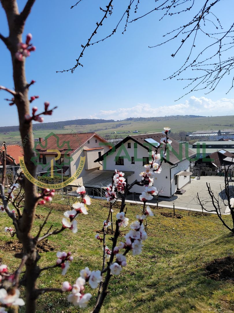 Casa la cheie, Sibiu-Cisnadie singur in curte pe teren de 1800 mp!