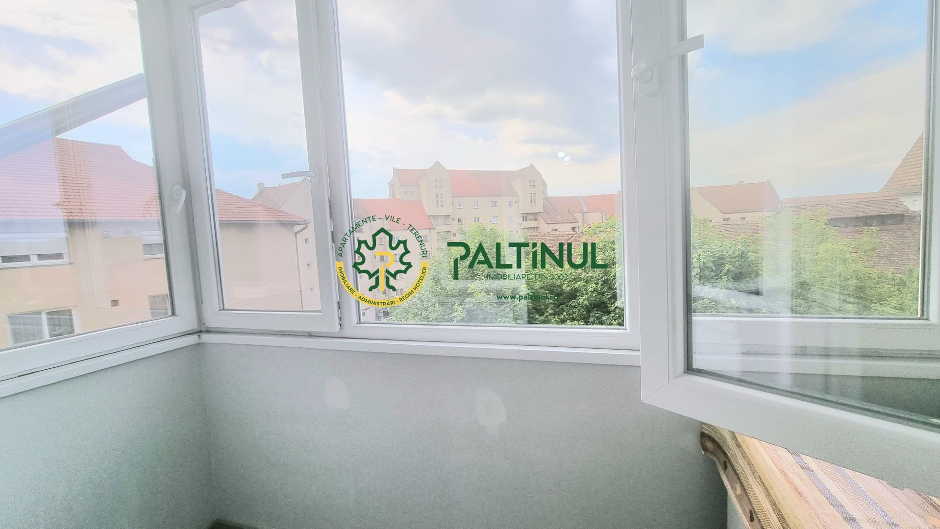 Apratament cu 2 camere, 2 balcoane, pivnita Central