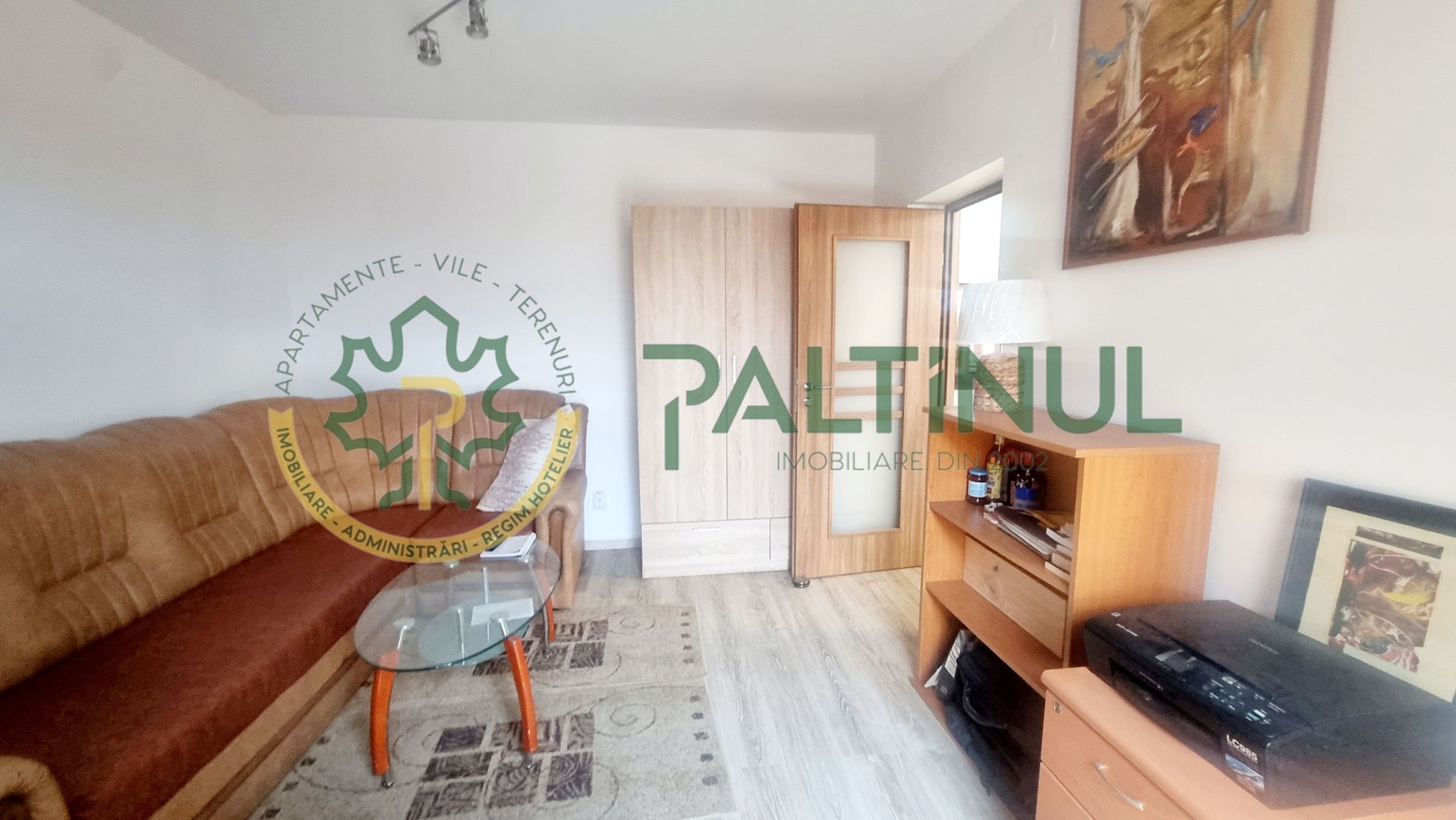 Apartament la casa cu  3 camere, curte-Piata Cluj