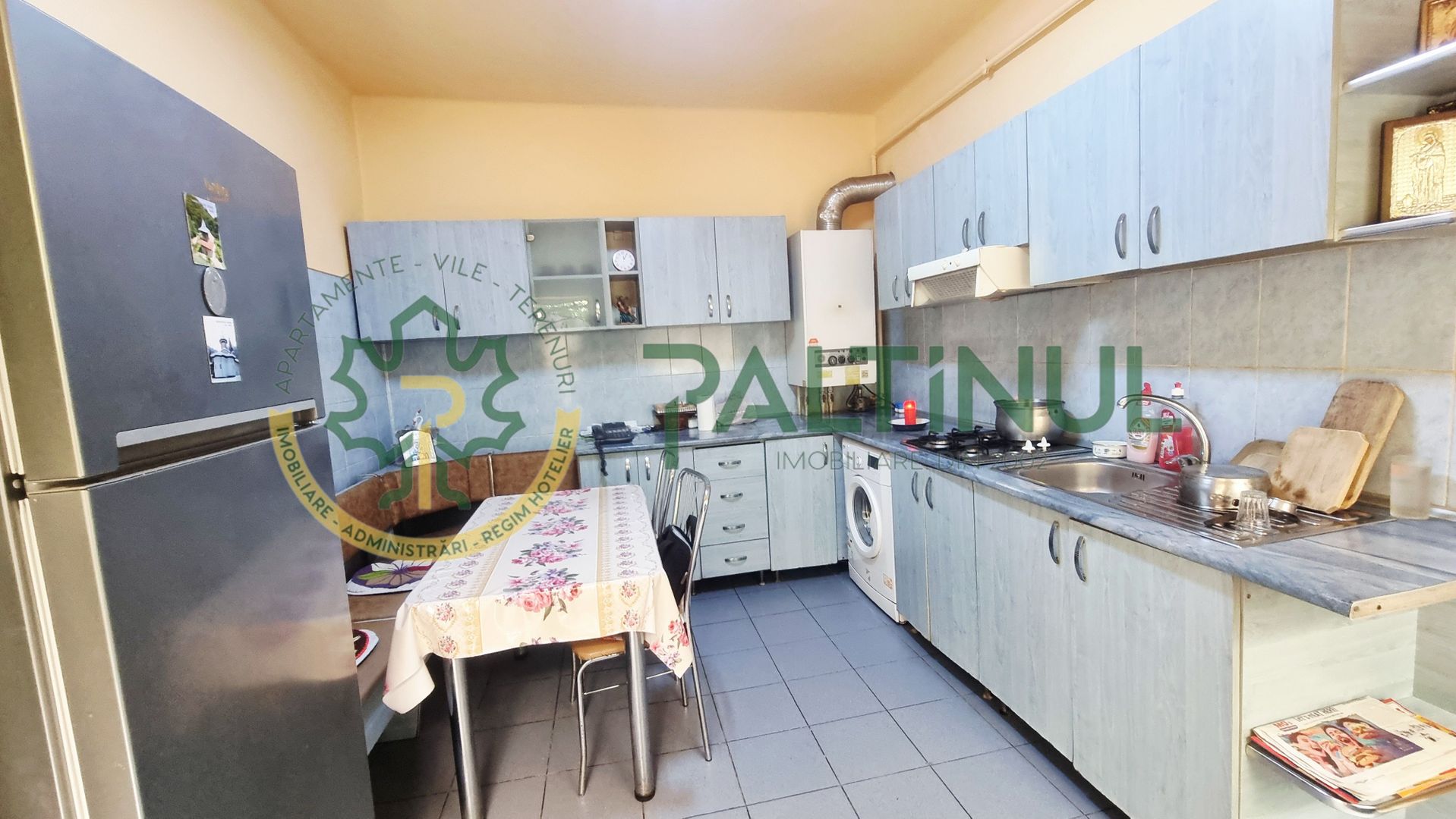 Casă singur în curte, 363 mp teren – zona Record, 2 intrări, anexa, trifazic