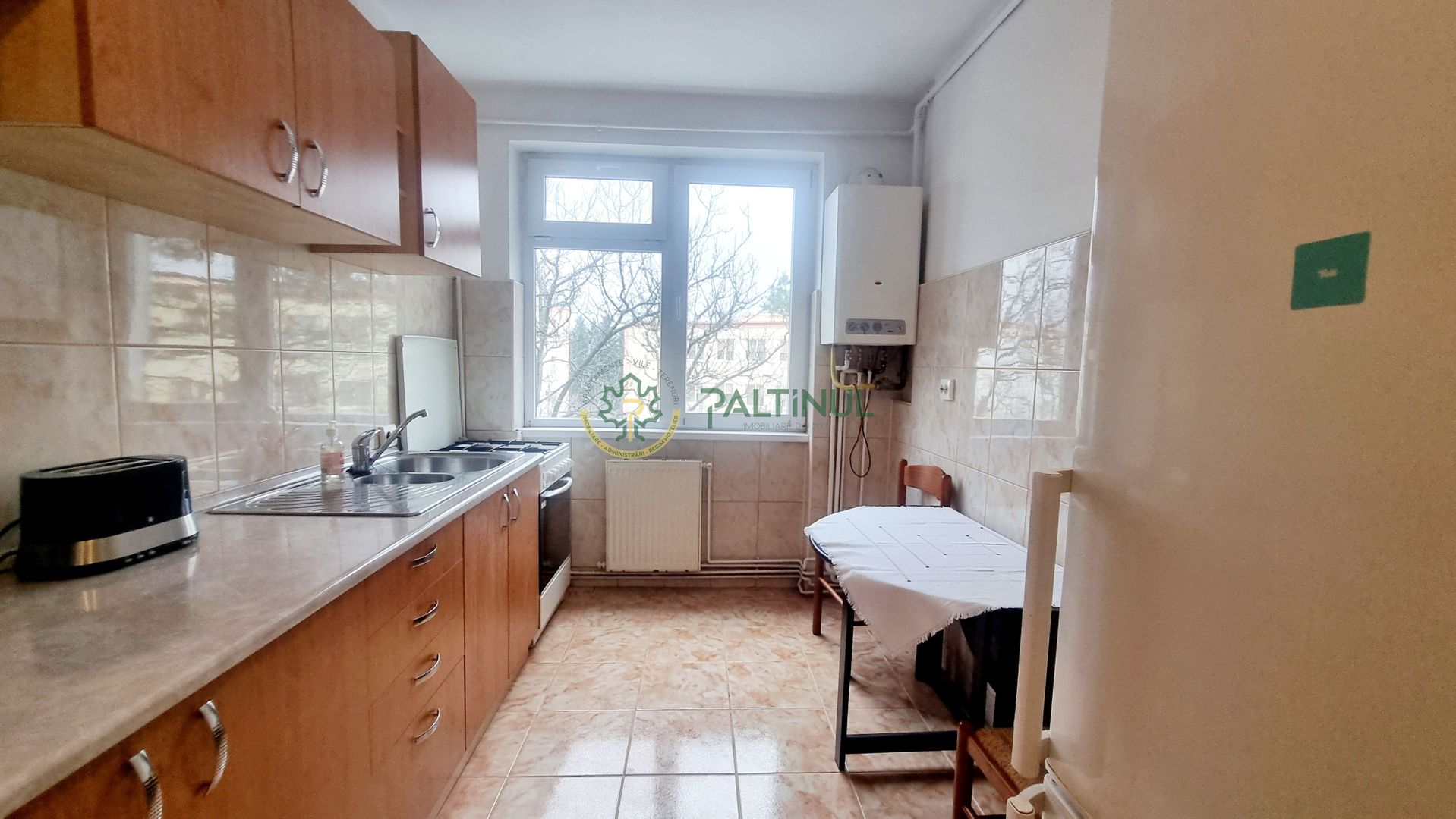 Apartament 2 camere, balcon etaj 3 langa Sibiu, Politie