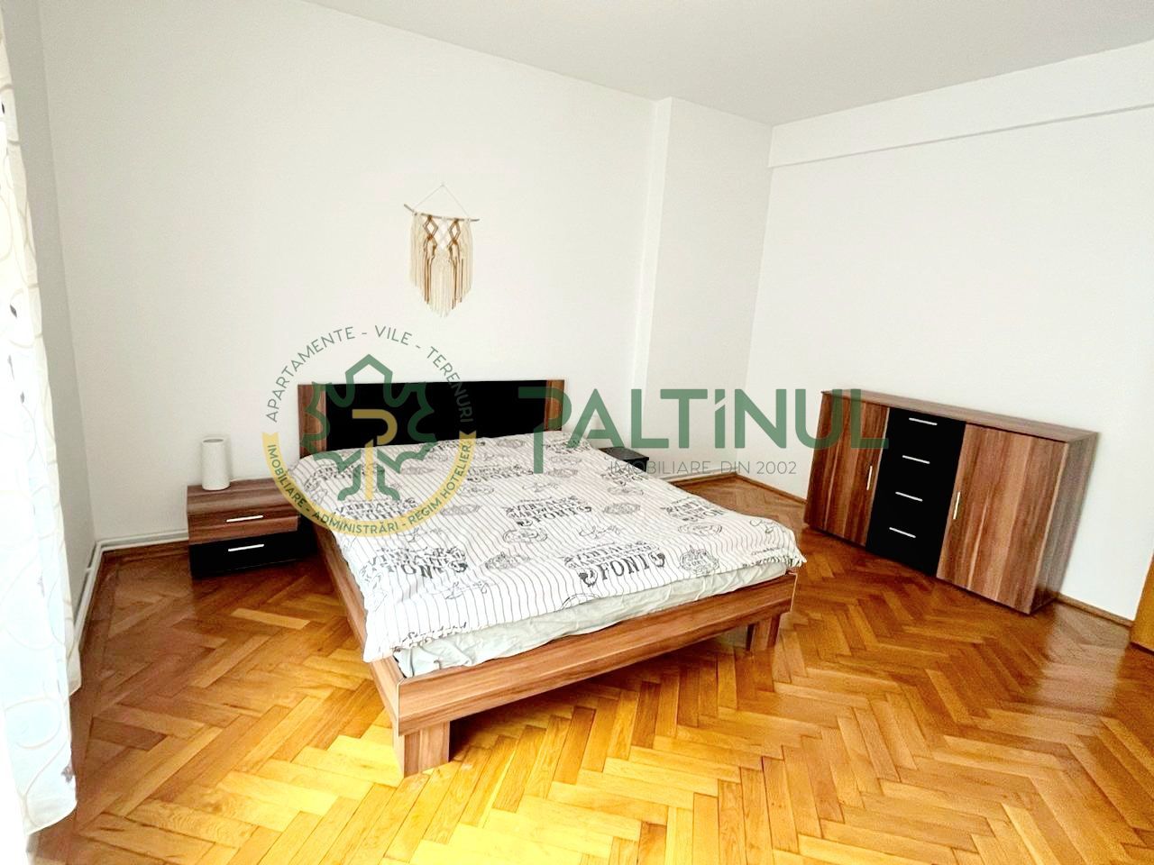 Apartament la casa cu 3 camere, zona Centrala