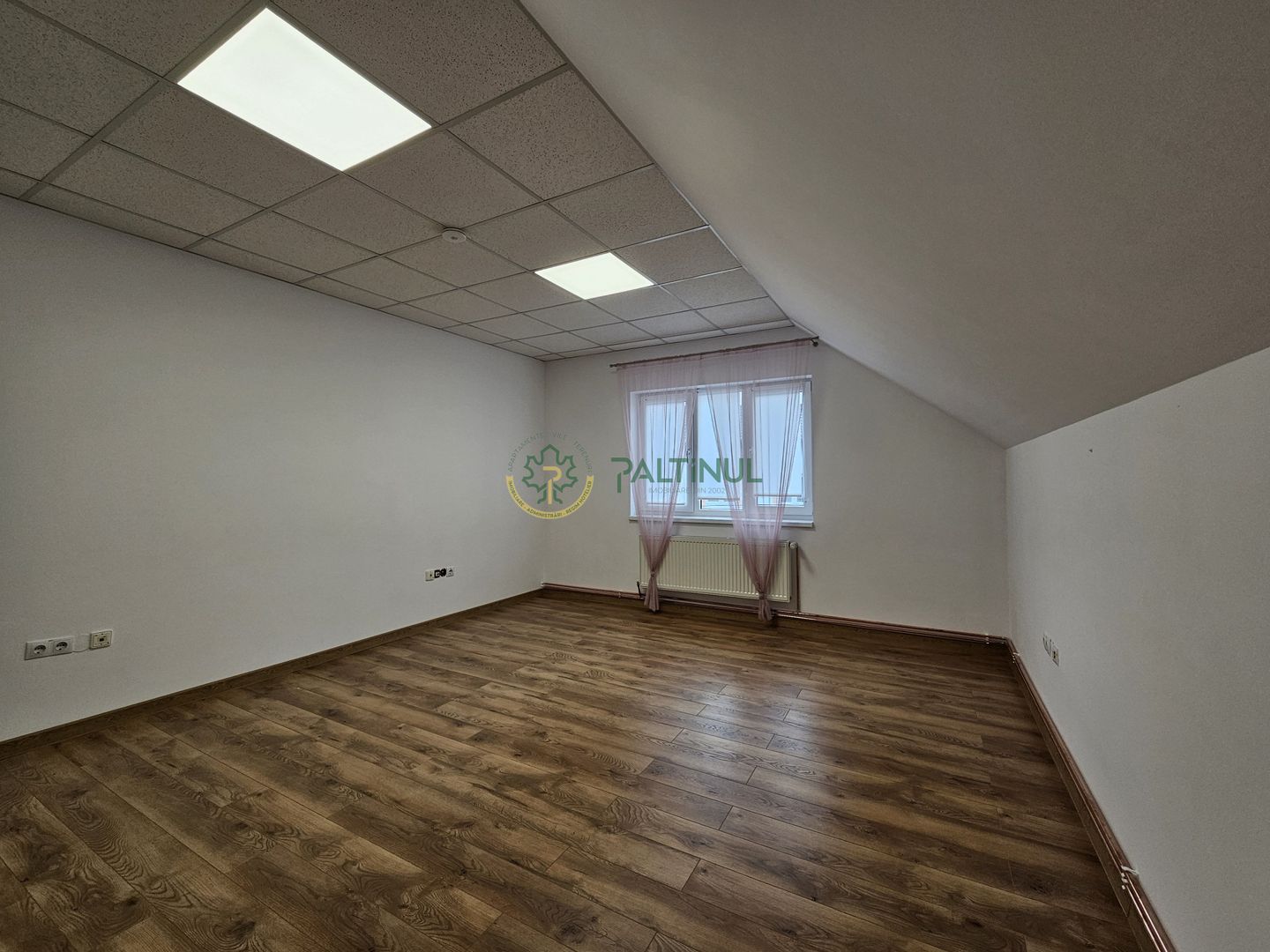 Apartament multifuncțional Trei Stejari,