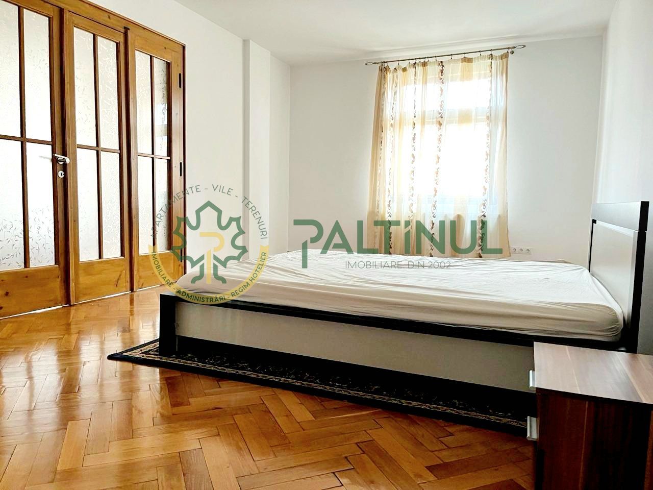 Apartament la casa cu 3 camere, zona Centrala