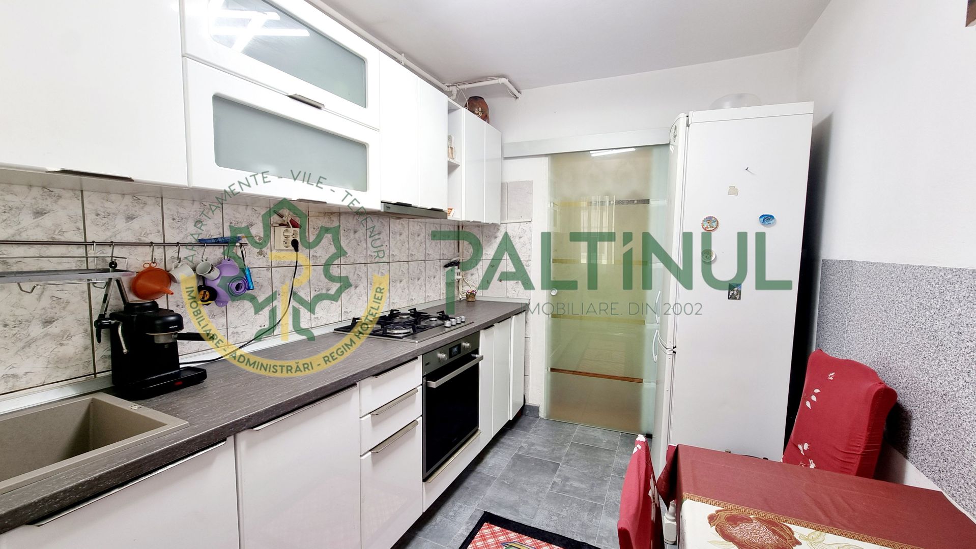 Apartament 3 camere de vânzare Vasile Aaron Sibiu – balcon, pivniță, etaj 3